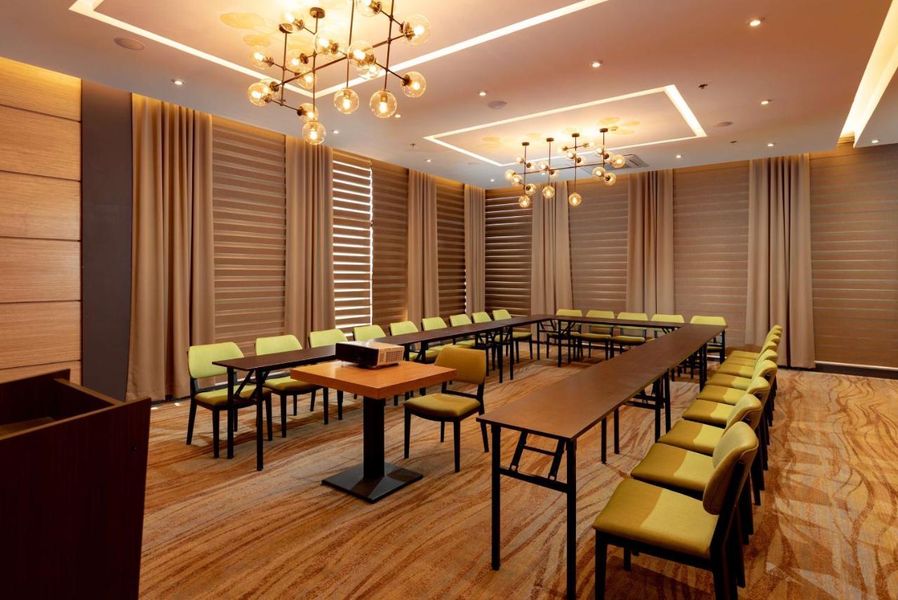 Best Western Plus Metro Clark Анхелес Екстериор снимка