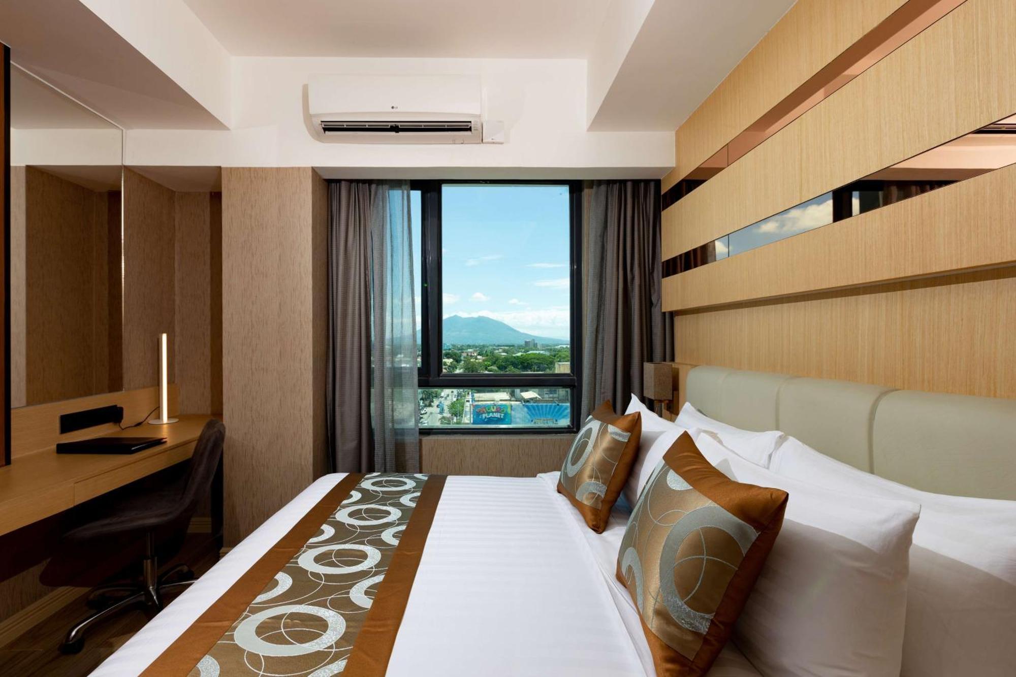 Best Western Plus Metro Clark Анхелес Екстериор снимка