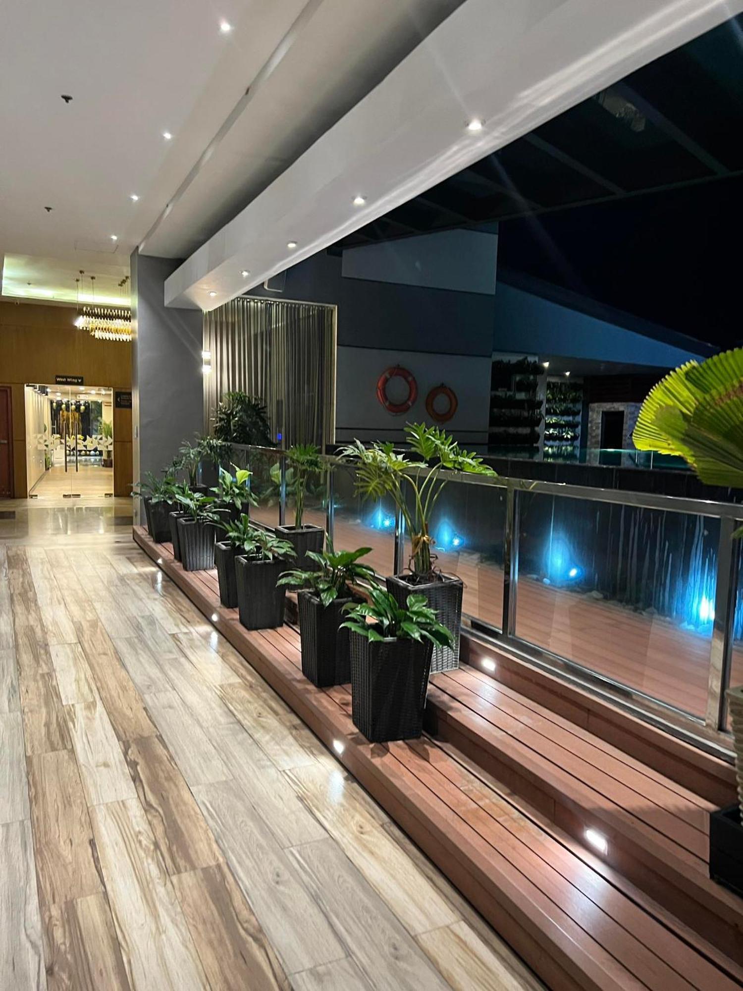 Best Western Plus Metro Clark Анхелес Екстериор снимка