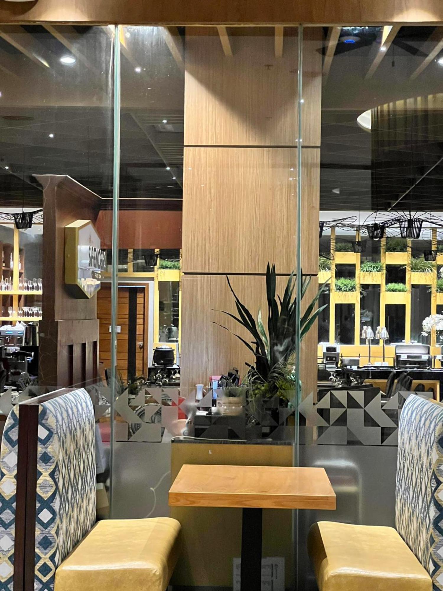 Best Western Plus Metro Clark Анхелес Екстериор снимка